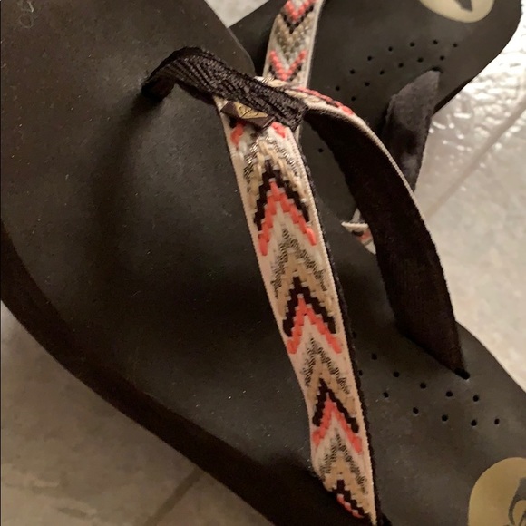 Roxy Barbados Wedge Sandals Flip Flops NWOT - Picture 2 of 4